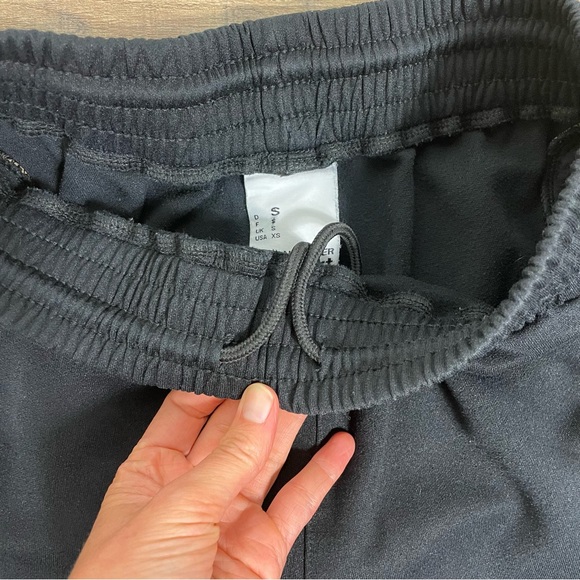 UHLSport Goalkeeper Padded Black Shorts - Picture 5 of 10